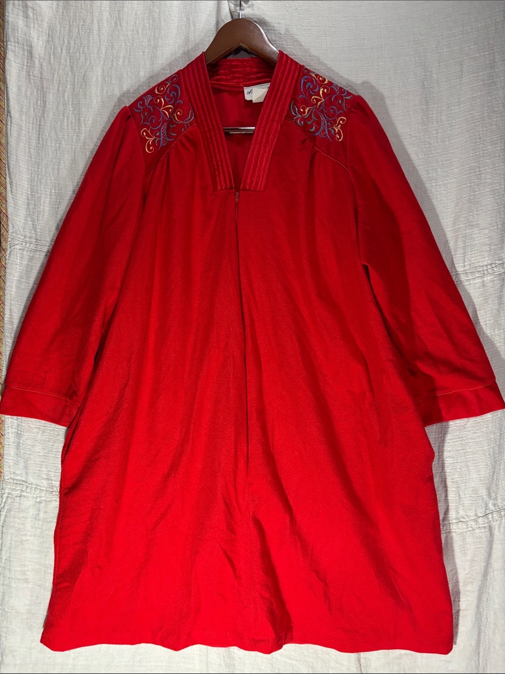 Vintage Anne Leslie Plus Red Embroidered Housecoat Robe 2X EUC Caftan Loungewear